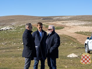 thumbnail_13 11 Foto Ugovor 8.jpg